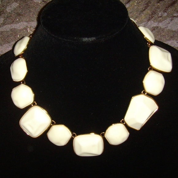 Kenneth Jay Lane (JKL) Chunky White Lucite Necklace and Earring Set - Picture 8 of 13